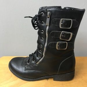 Rogue Helium black lace up boots 71/2